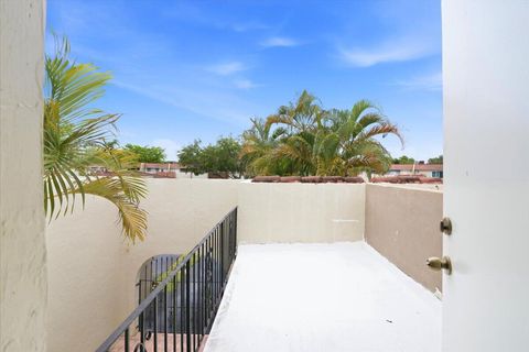 Tiny photo for 275 Jacaranda Drive, Plantation, FL 33324 (MLS # B26037538)
