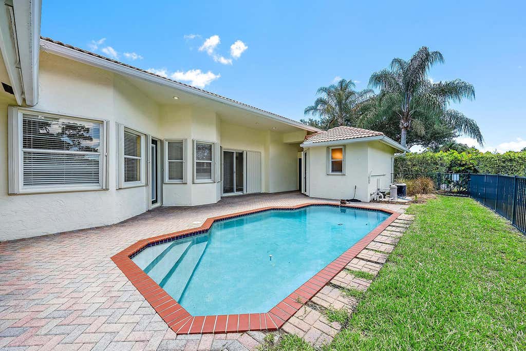 Photo of 121 Hidden Hollow Drive, Palm Beach Gardens, FL 33418 (MLS # R10990517)