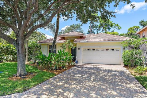 Single Family Residence in Palm Beach Gardens FL 121 Hidden Hollow Drive.jpg