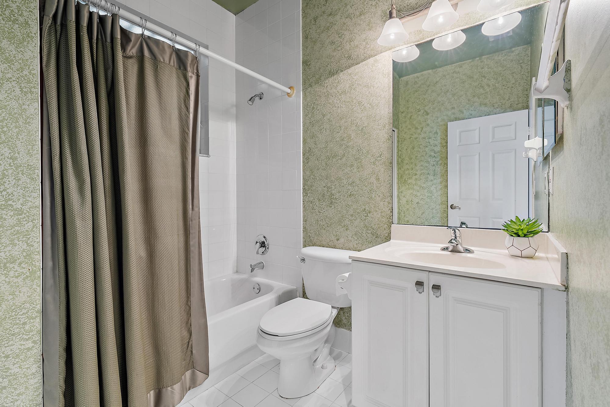 HIDDEN HOLLOW - Residential