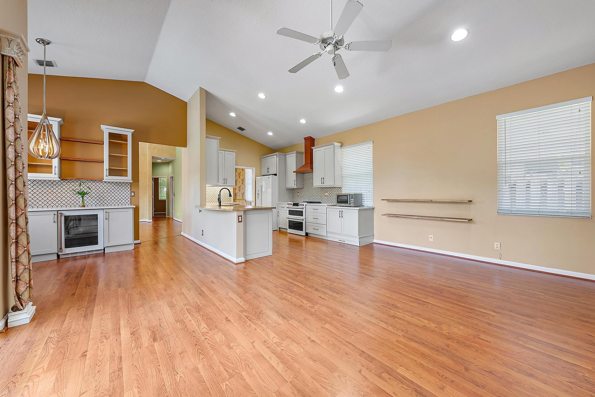 HIDDEN HOLLOW - Residential