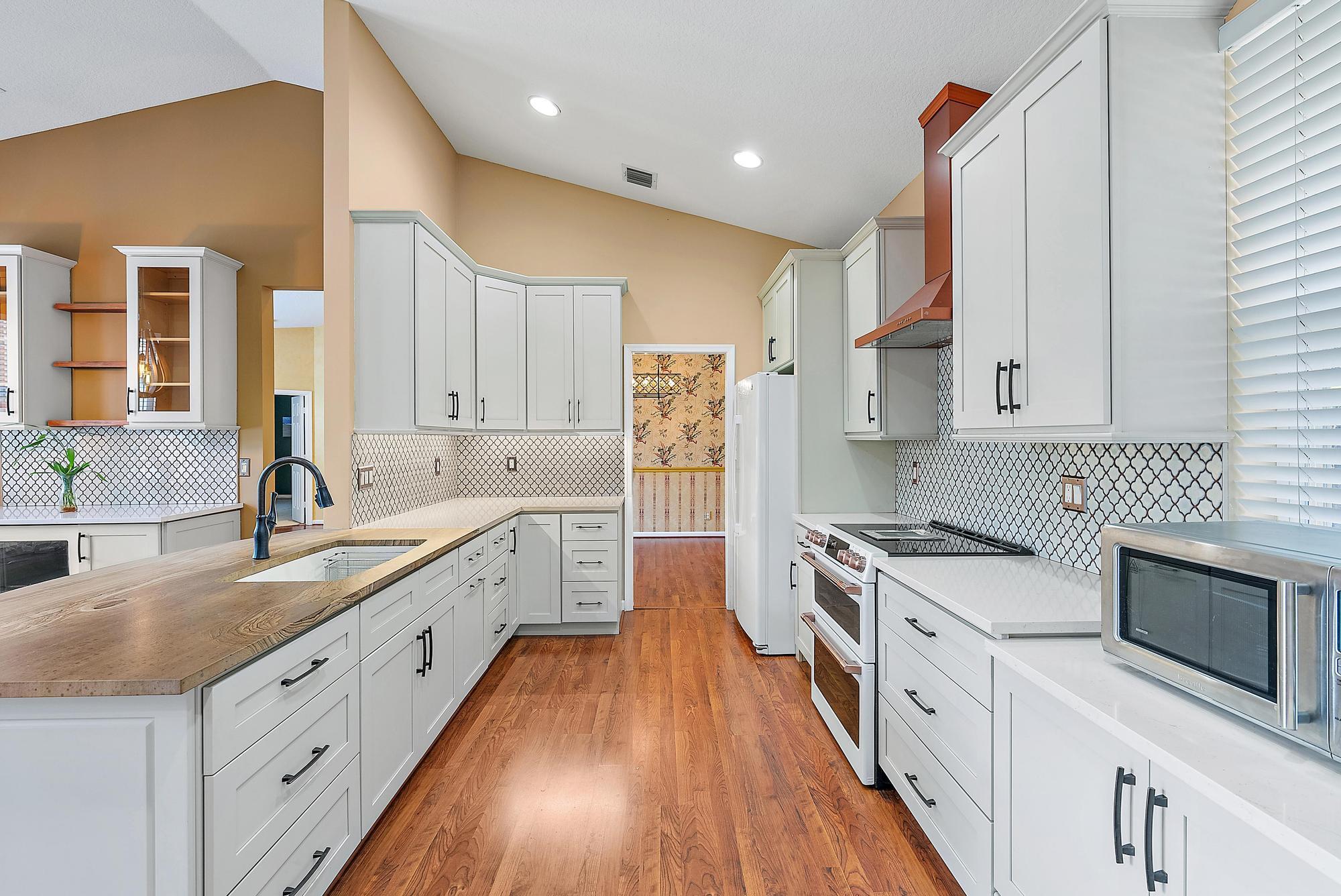 HIDDEN HOLLOW - Residential