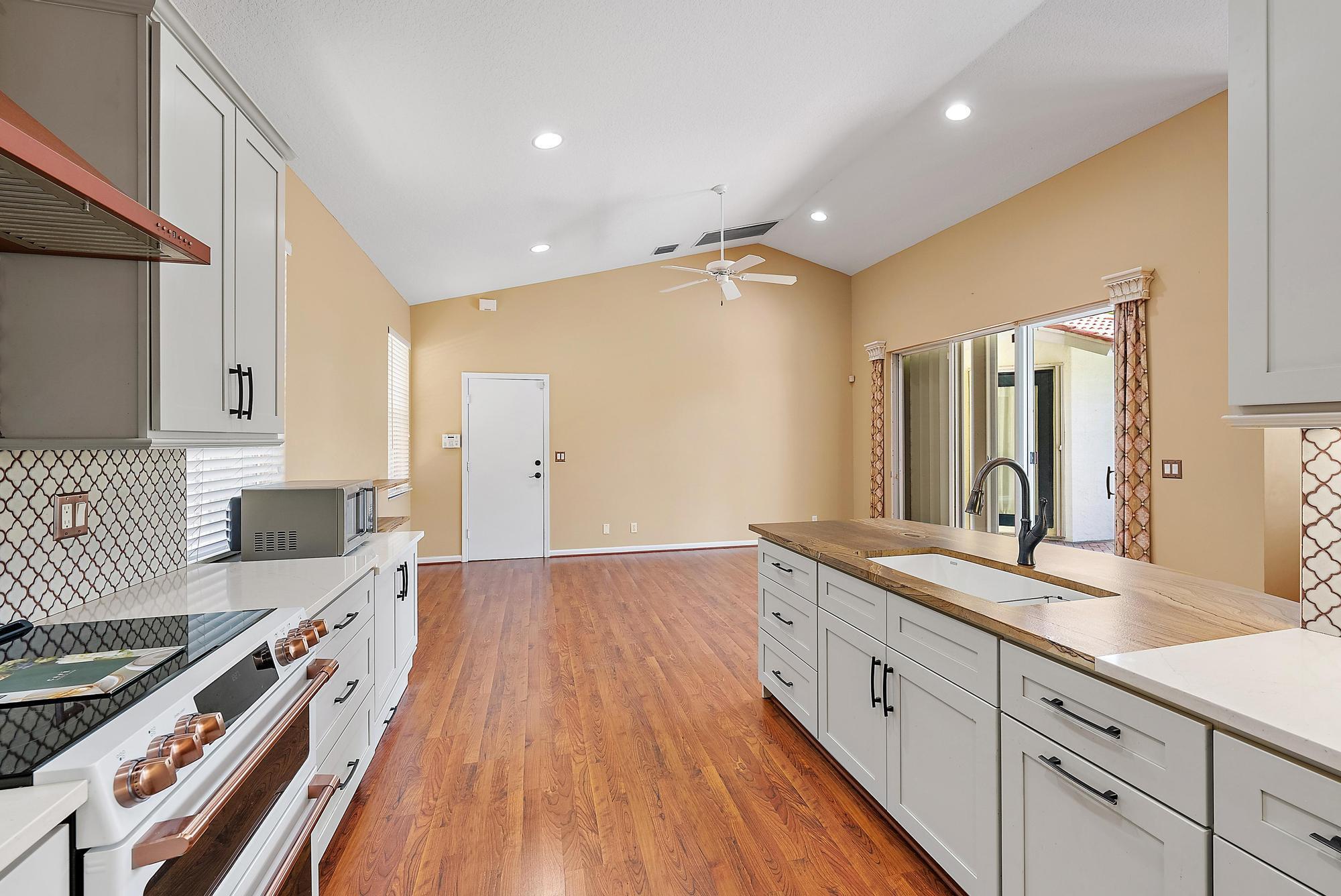 HIDDEN HOLLOW - Residential