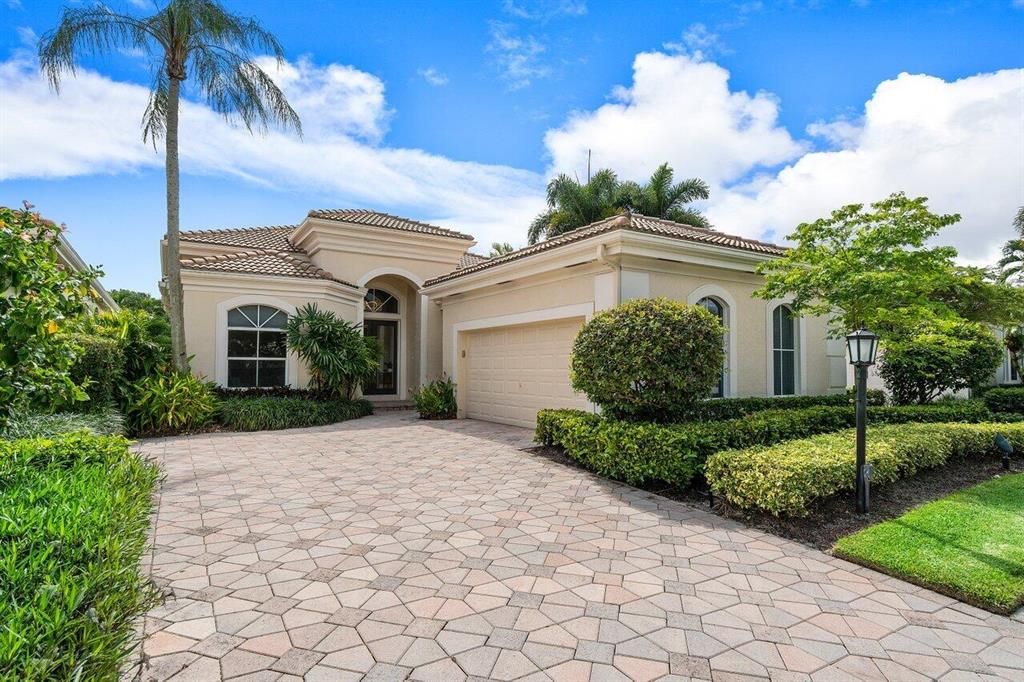 Photo of 112 Isle Drive Dr, Palm Beach Gardens, FL 33418 (MLS # R10792826)