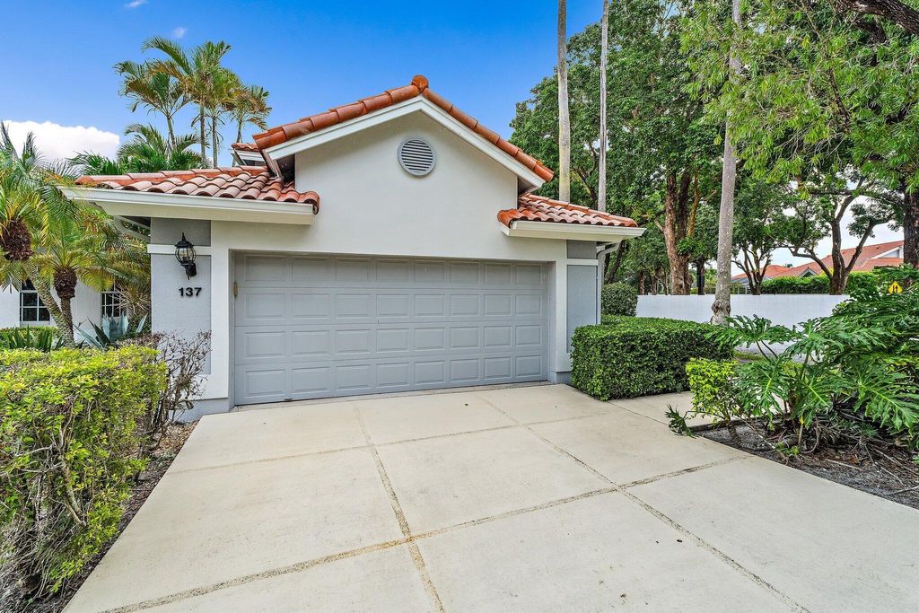 Photo of 137 Eagleton Court, Palm Beach Gardens, FL 33418 (MLS # R11130431)