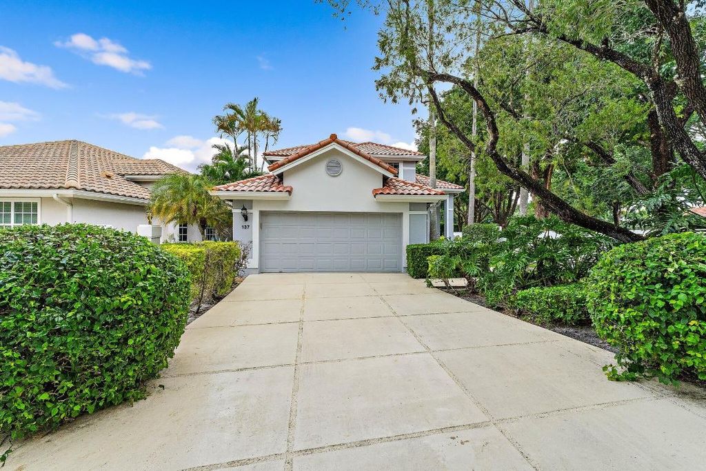 Photo of 137 Eagleton Court, Palm Beach Gardens, FL 33418 (MLS # R11130431)