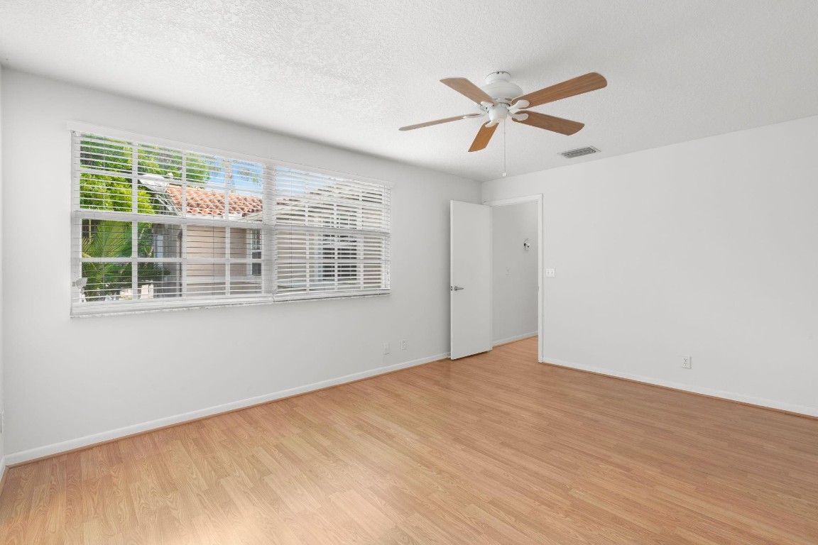 EMBASSY LAKES - Residential