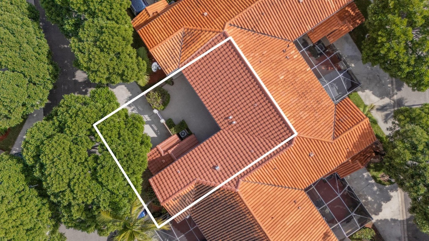 EMBASSY LAKES - Residential