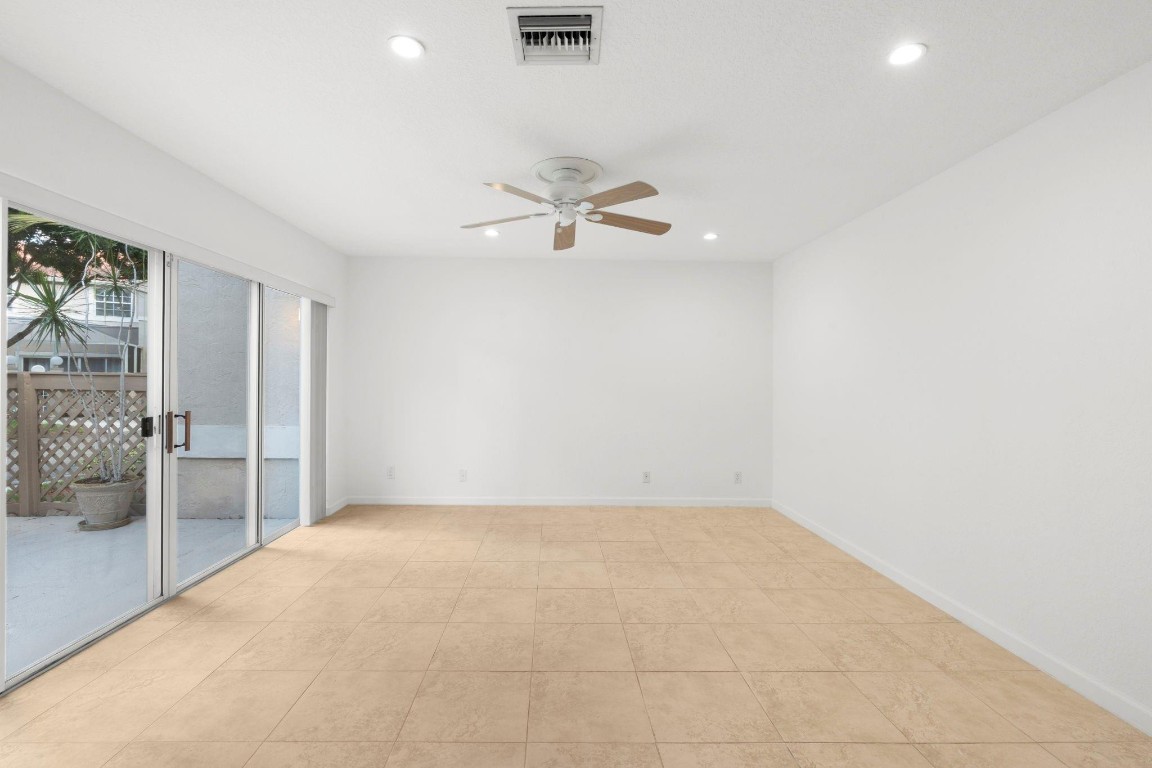 EMBASSY LAKES - Residential