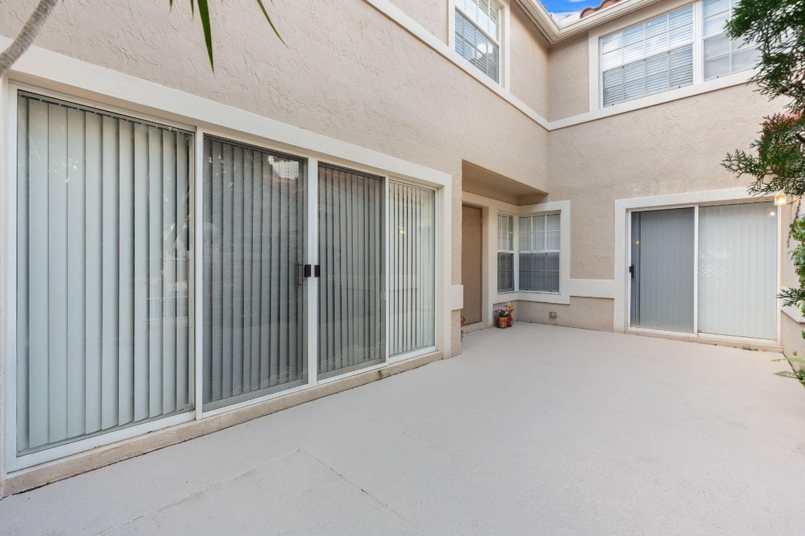 EMBASSY LAKES - Residential