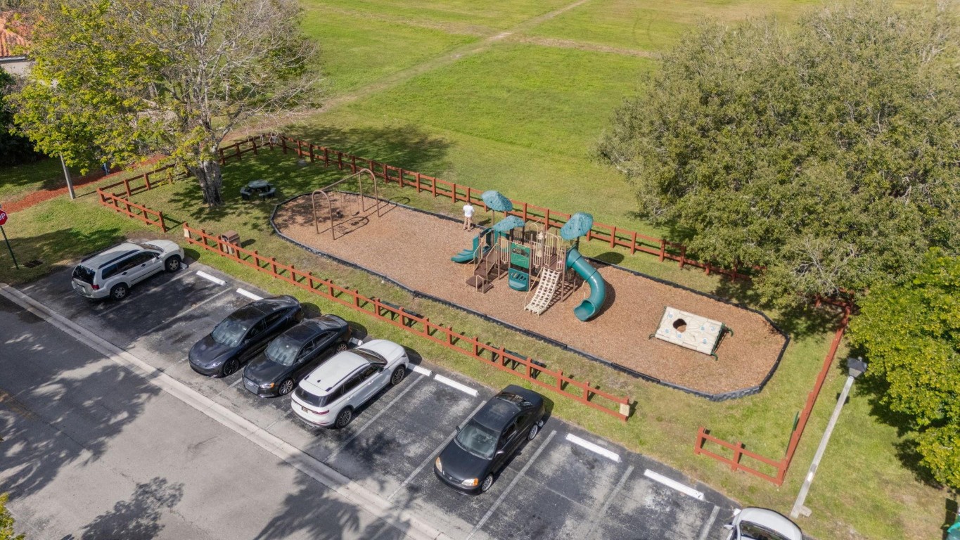 EMBASSY LAKES - Residential