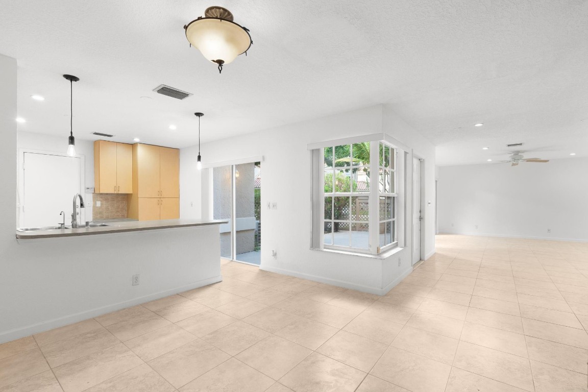 EMBASSY LAKES - Residential