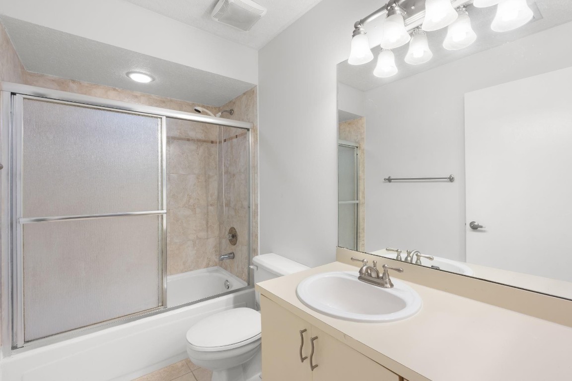 EMBASSY LAKES - Residential