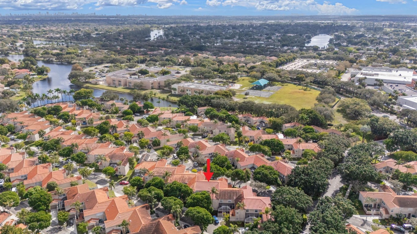 EMBASSY LAKES - Residential