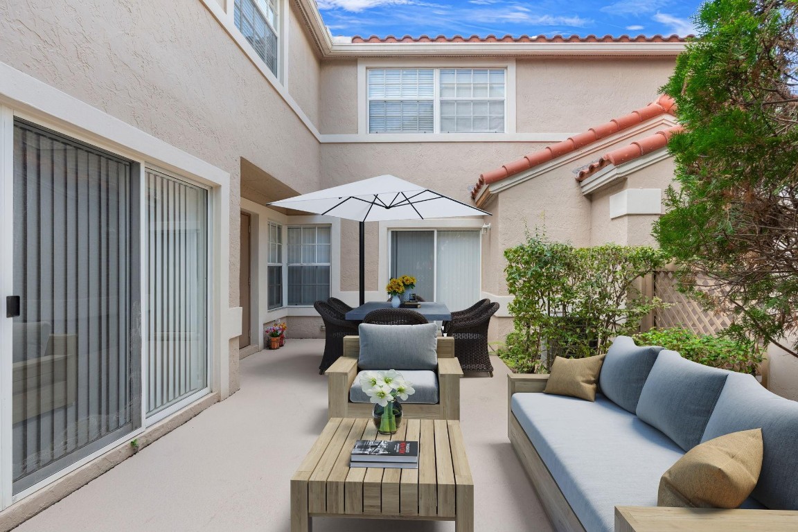 EMBASSY LAKES - Residential