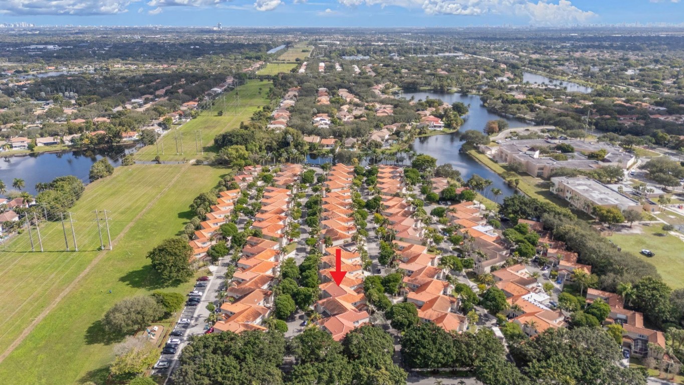 EMBASSY LAKES - Residential