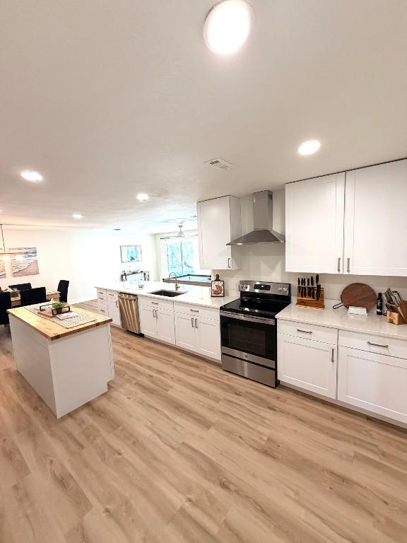 SECOND / FIRST REPLAT IN SEBASTIAN HIGHLANDS UNIT - Residential