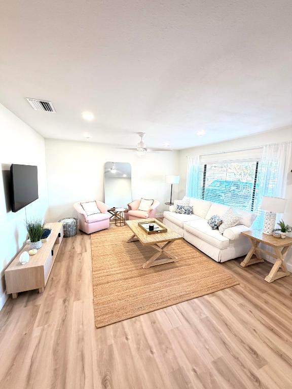 SECOND / FIRST REPLAT IN SEBASTIAN HIGHLANDS UNIT - Residential