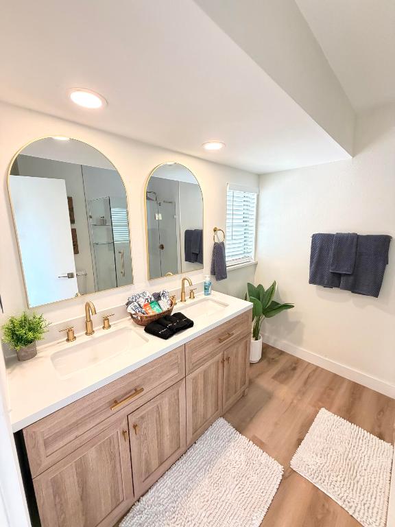 SECOND / FIRST REPLAT IN SEBASTIAN HIGHLANDS UNIT - Residential