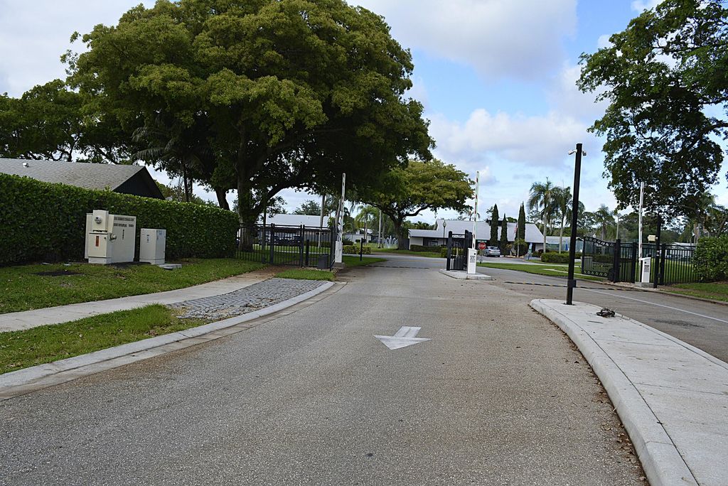 Photo of 1148 Summit Trail Circle #B, West Palm Beach, FL 33415 (MLS # B26018534)