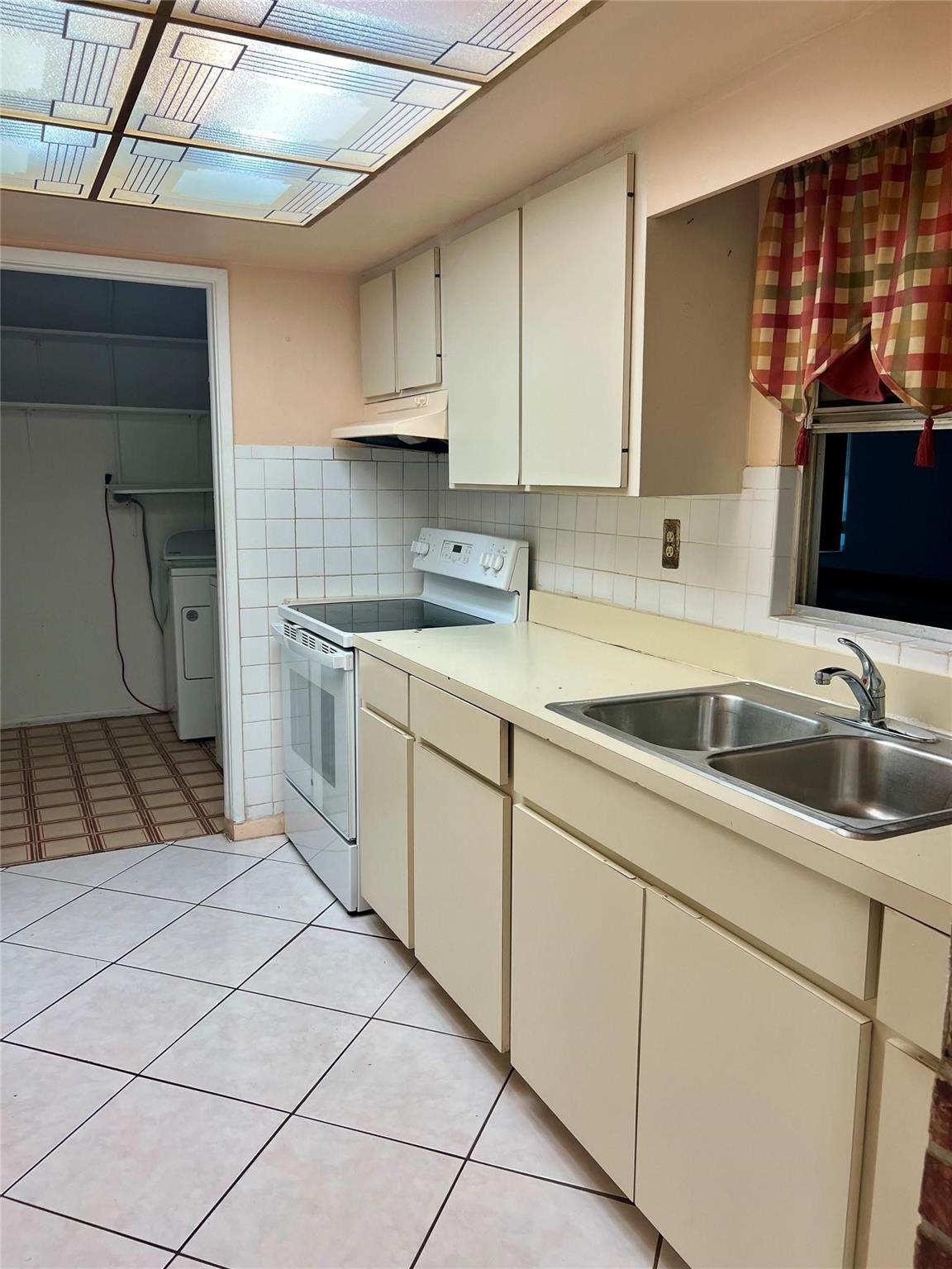 Larkdale - Residential Lease