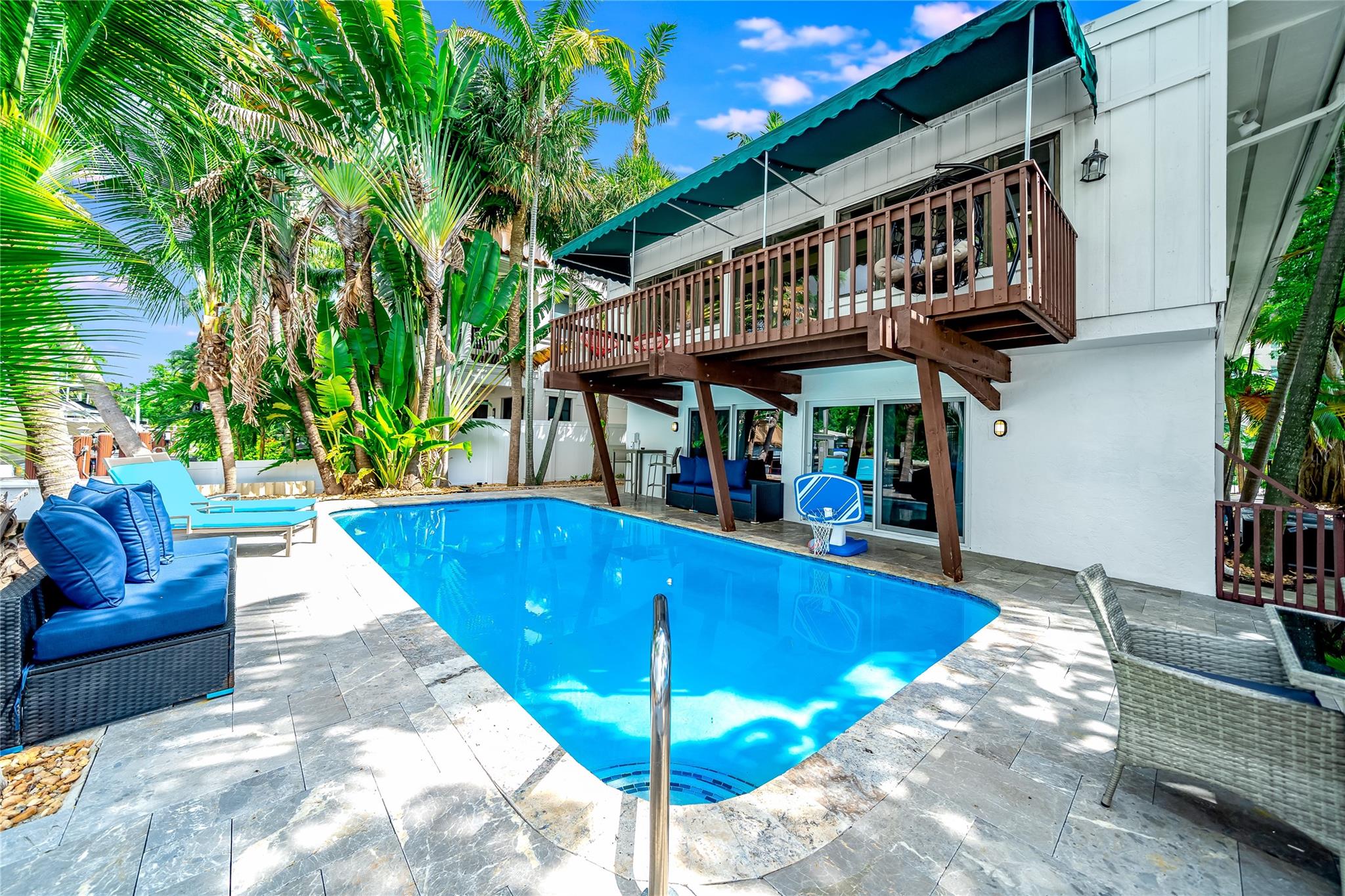 VICTORIA ISLES - Residential Income