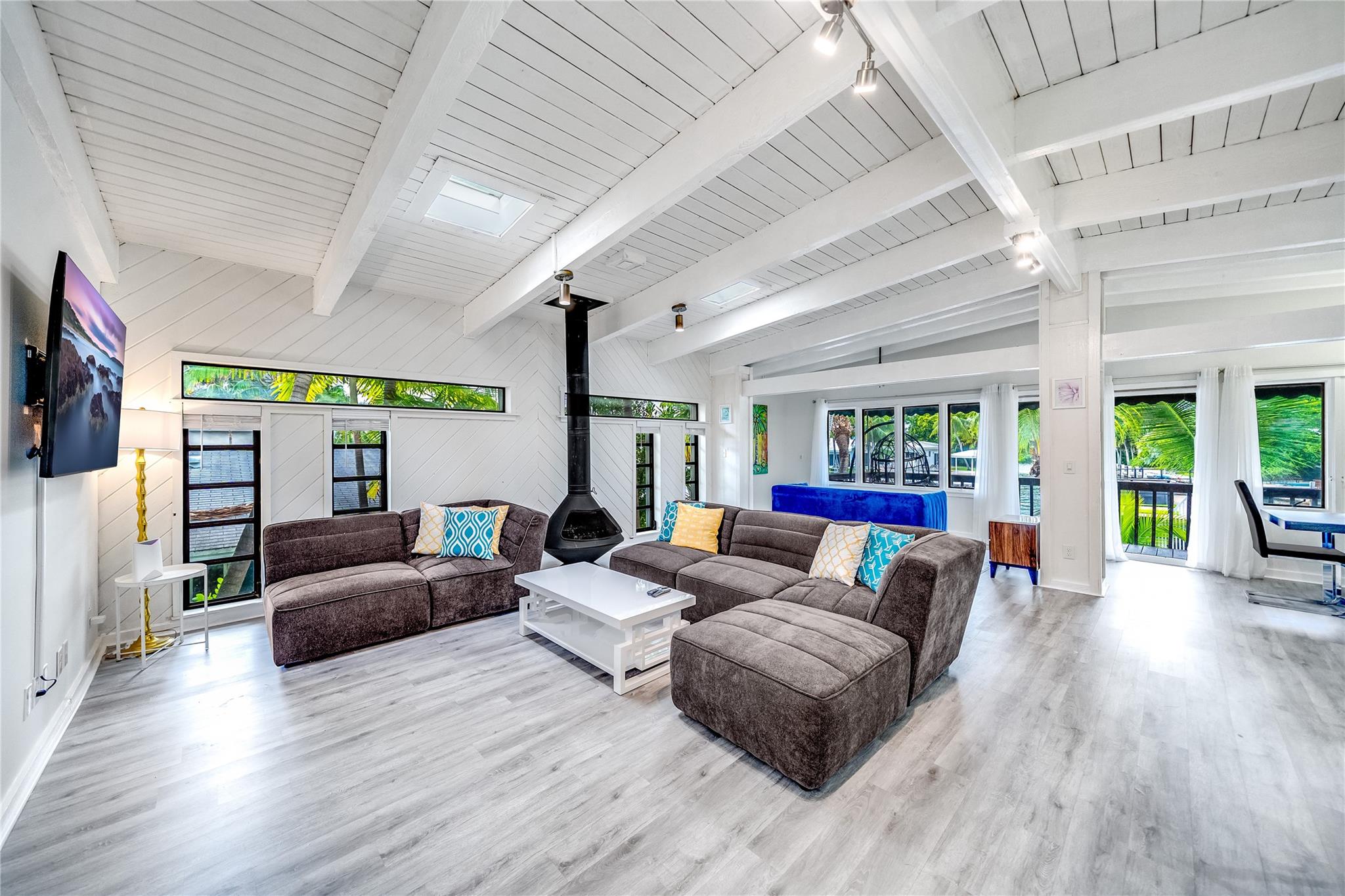 VICTORIA ISLES - Residential Income