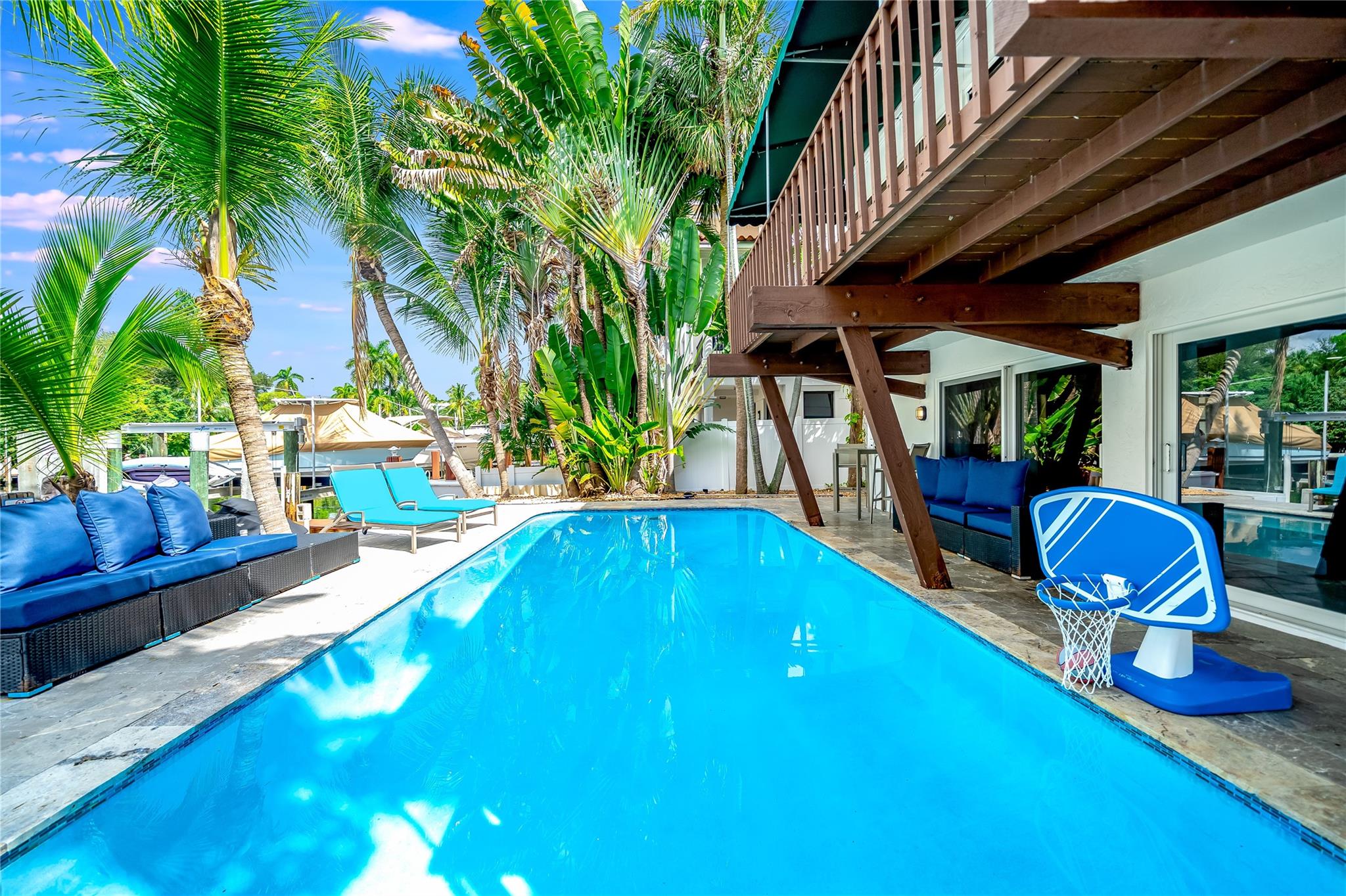 VICTORIA ISLES - Residential Income