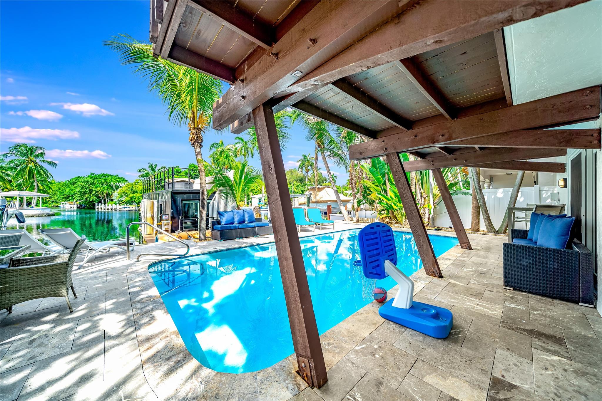 VICTORIA ISLES - Residential Income