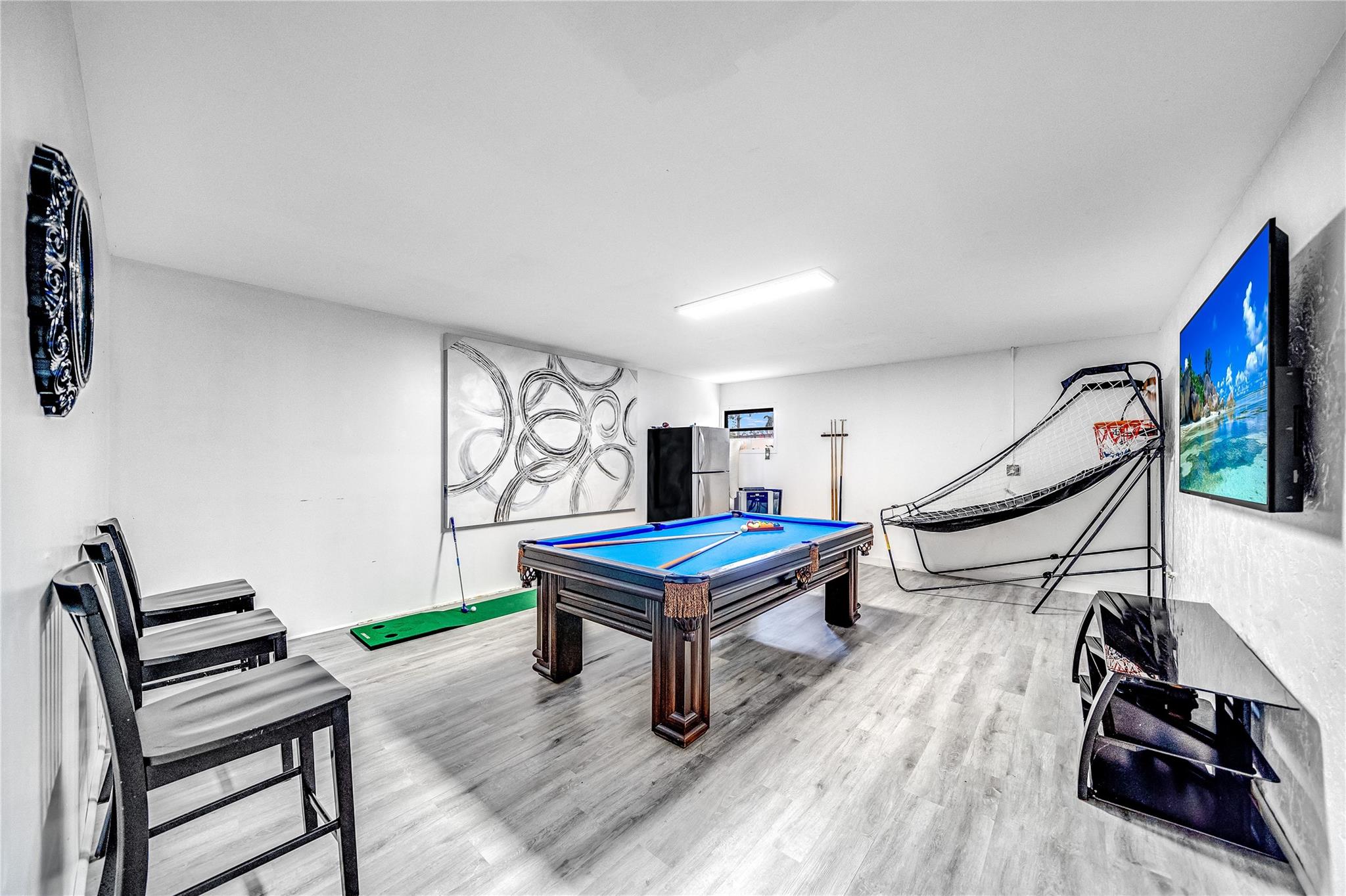 VICTORIA ISLES - Residential Income