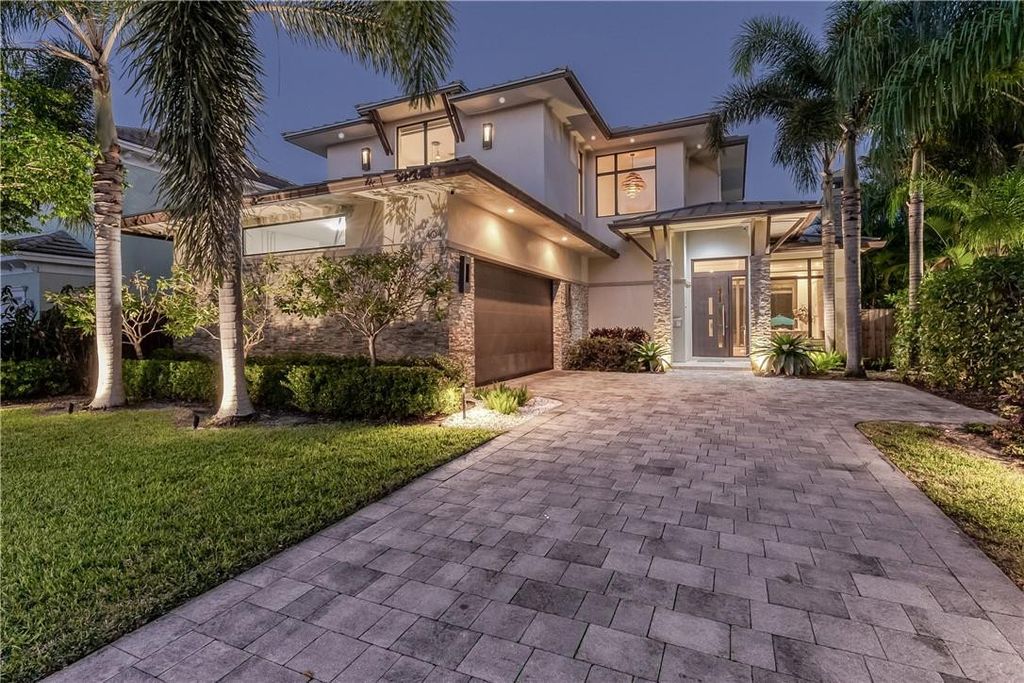 Photo of 404 NE 13th Avenue, Fort Lauderdale, FL 33301 (MLS # F10550340)