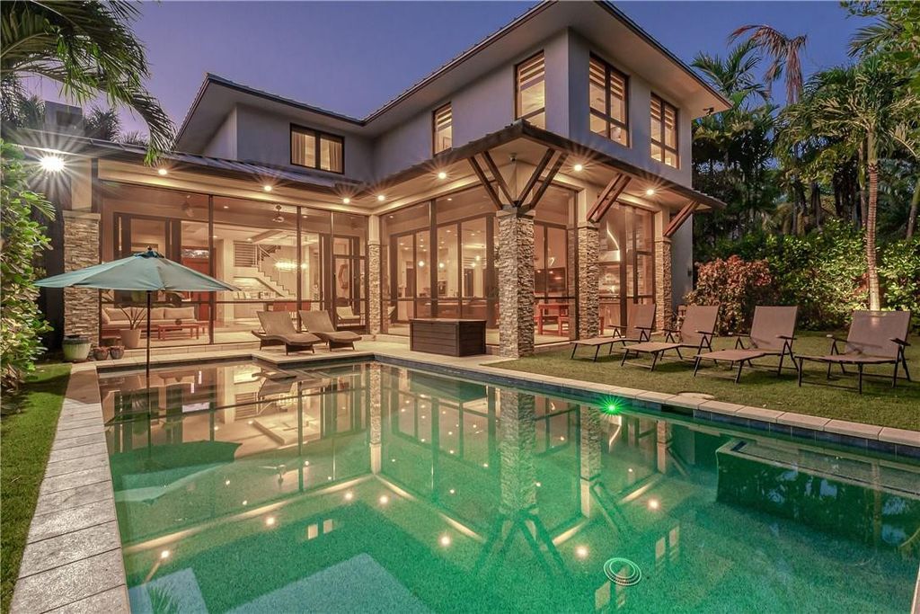 Photo of 404 NE 13th Avenue, Fort Lauderdale, FL 33301 (MLS # F10550340)