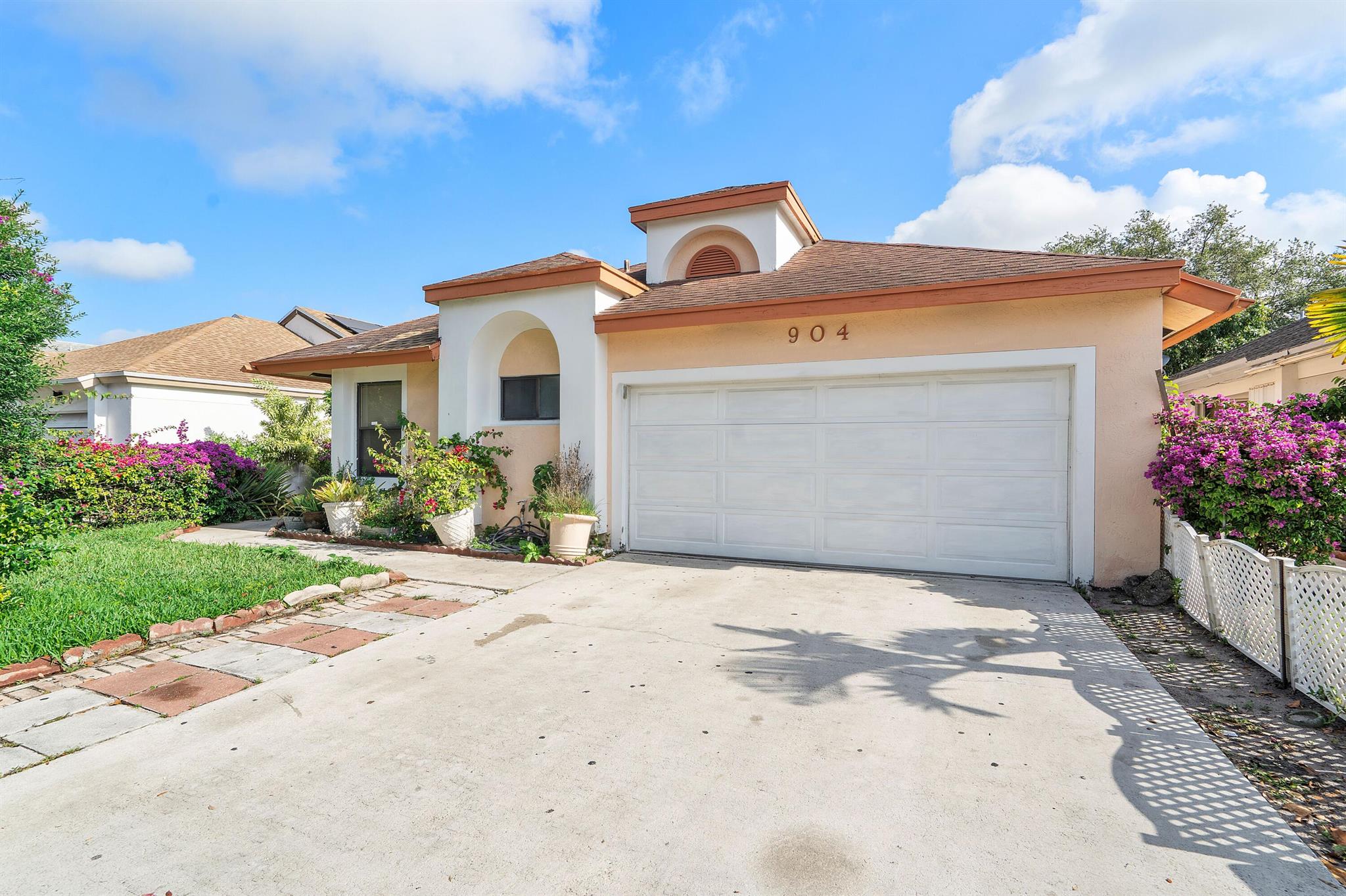 904 Magniola Avenue