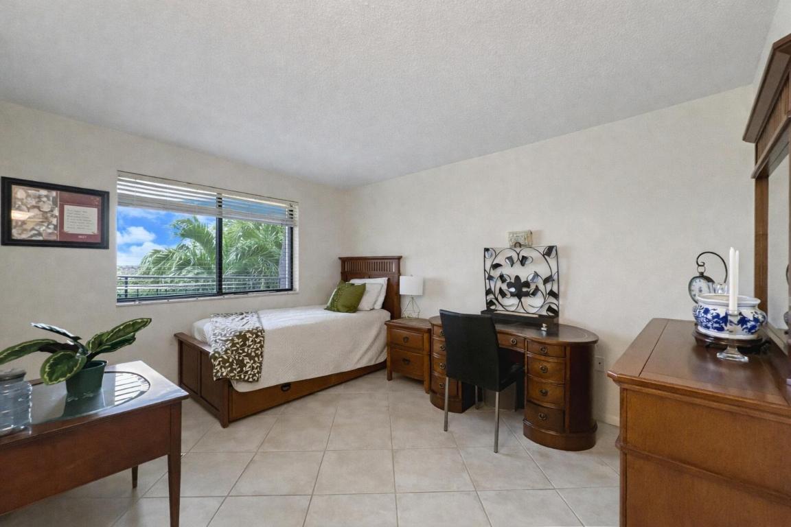 FOUNTAINS OF PALM BEACH CONDO 4 - Residential