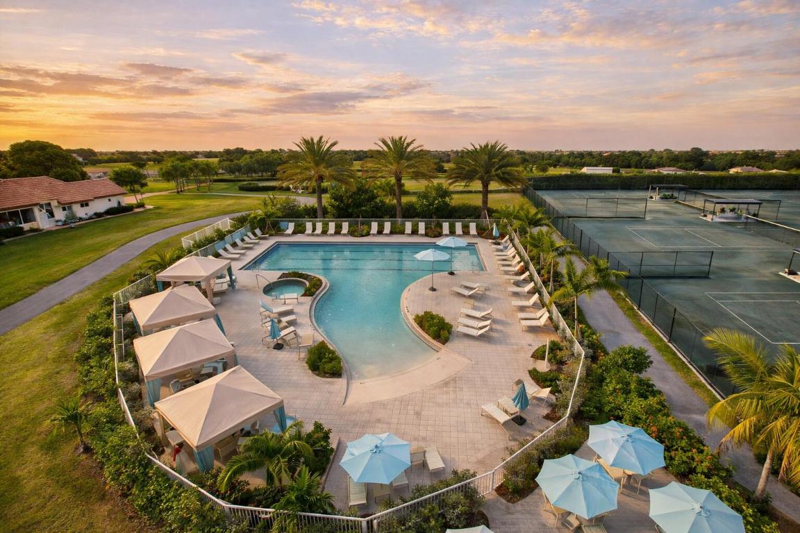 FOUNTAINS OF PALM BEACH CONDO 4 - Residential