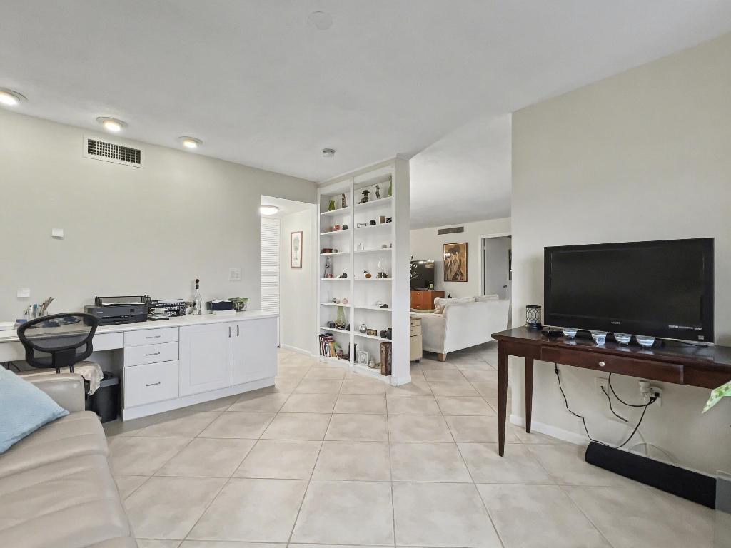 FOUNTAINS OF PALM BEACH CONDO 4 - Residential