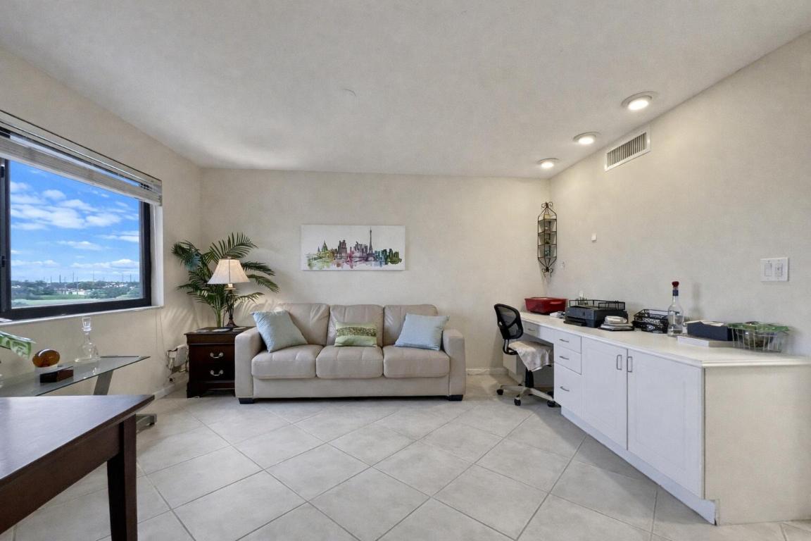 FOUNTAINS OF PALM BEACH CONDO 4 - Residential