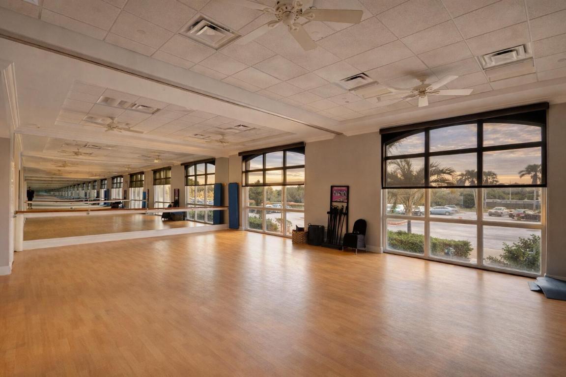 FOUNTAINS OF PALM BEACH CONDO 4 - Residential