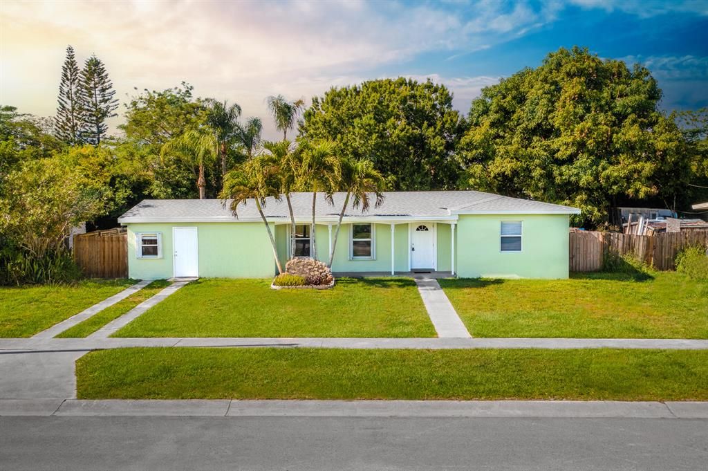 Photo of 131 SE Castana Court Ct, Port St Lucie, FL 34983 (MLS # R10799647)