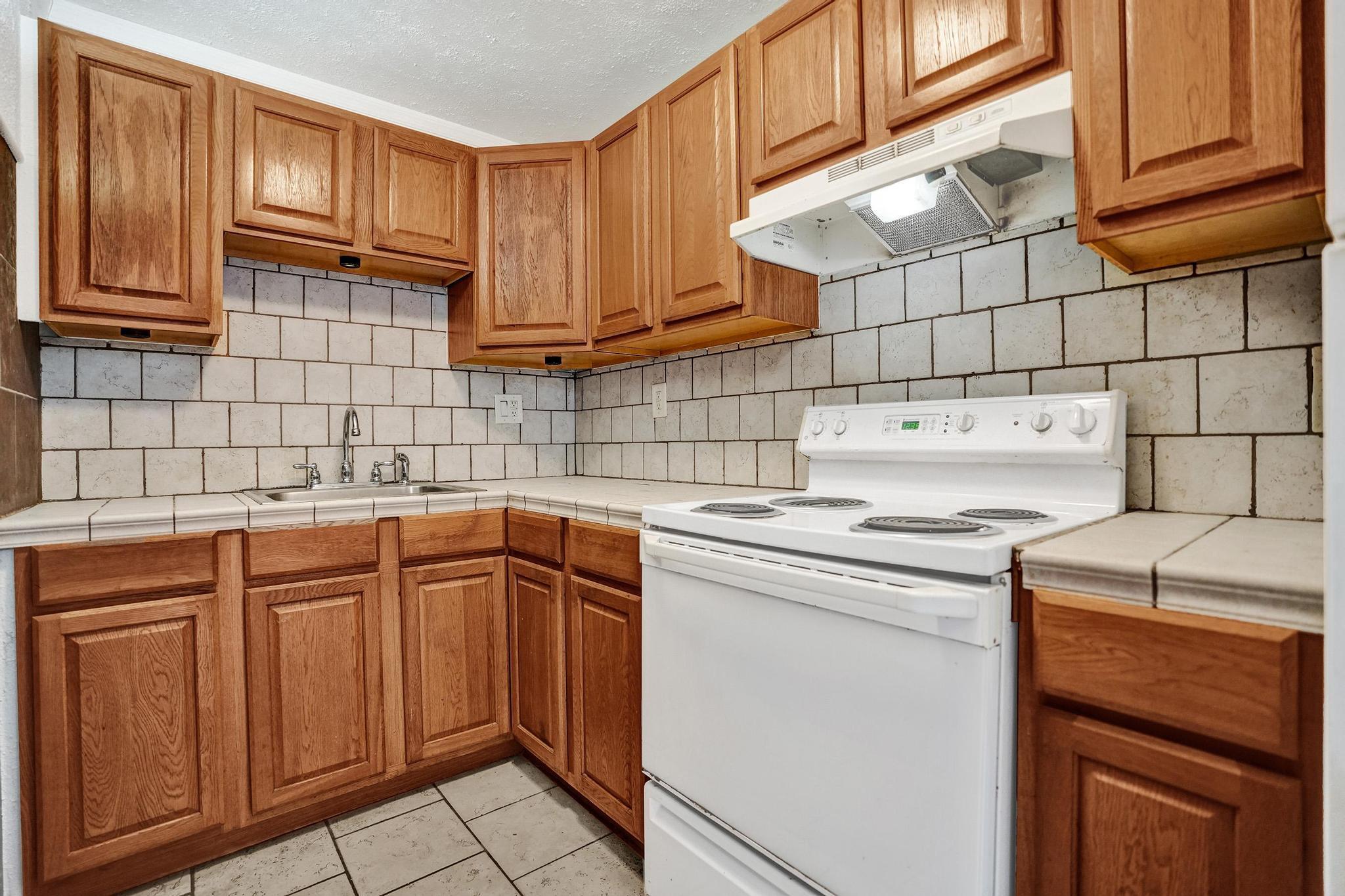 VICTORIA PARK TOWER CONDO - Residential