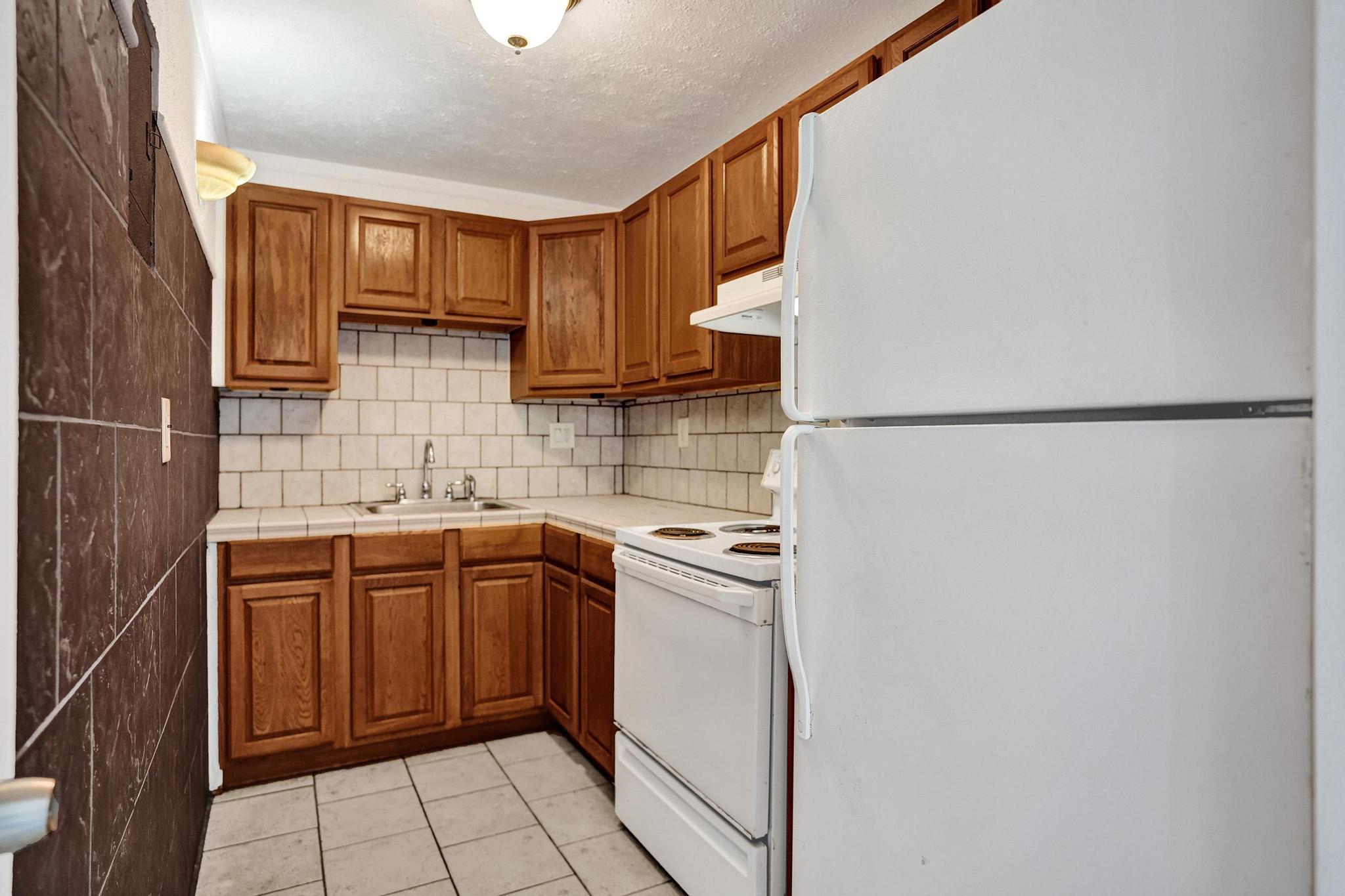 VICTORIA PARK TOWER CONDO - Residential