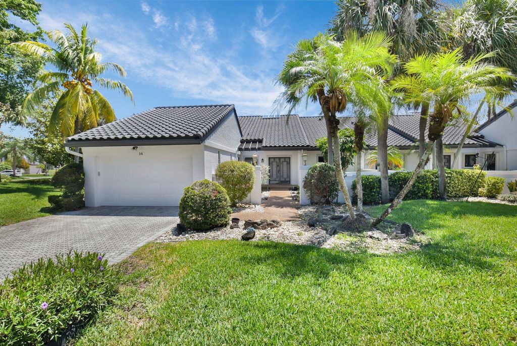 Photo of 14 Windsor Lane, Boynton Beach, FL 33436 (MLS # R11086640)