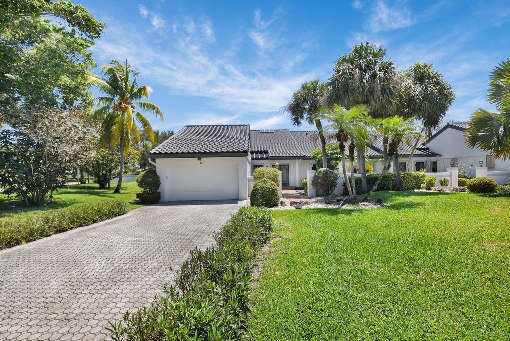 Photo of 14 Windsor Lane, Boynton Beach, FL 33436 (MLS # R11086640)