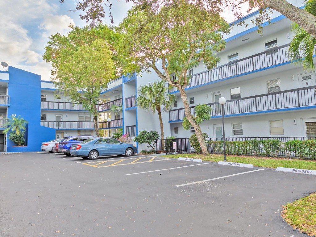 HOLIDAY SPRINGS VILLAGE - Residential