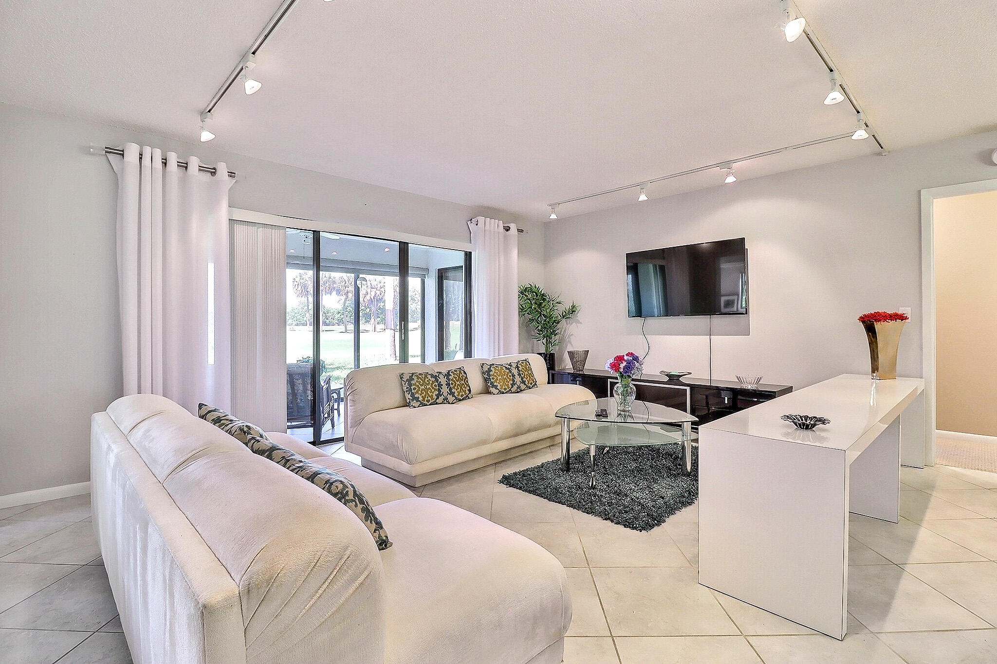 FOUNTAINS SOUTH CONDO 1 - Residential Lease