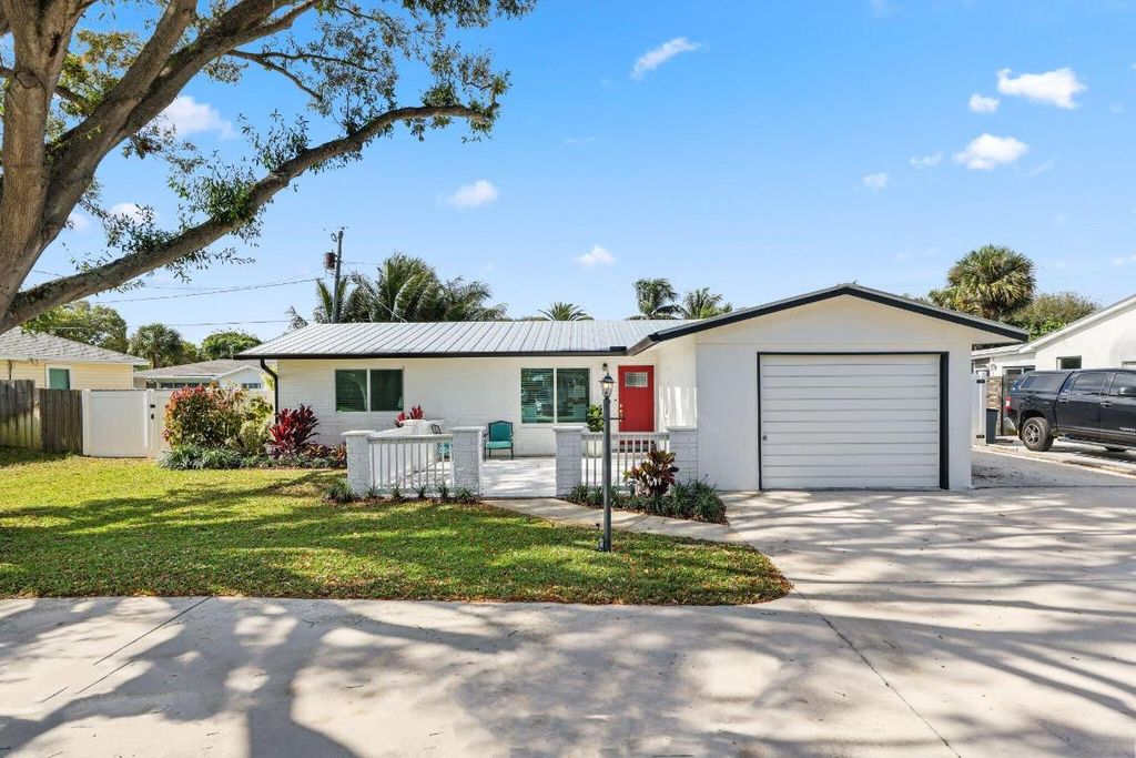 Photo of 1510 Kingsley Road, Jupiter, FL 33469 (MLS # R11157977)