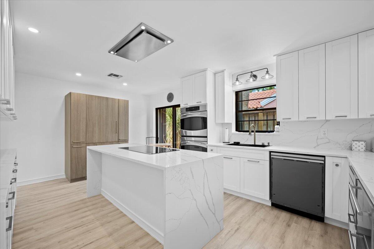 2518 La Lique Circle