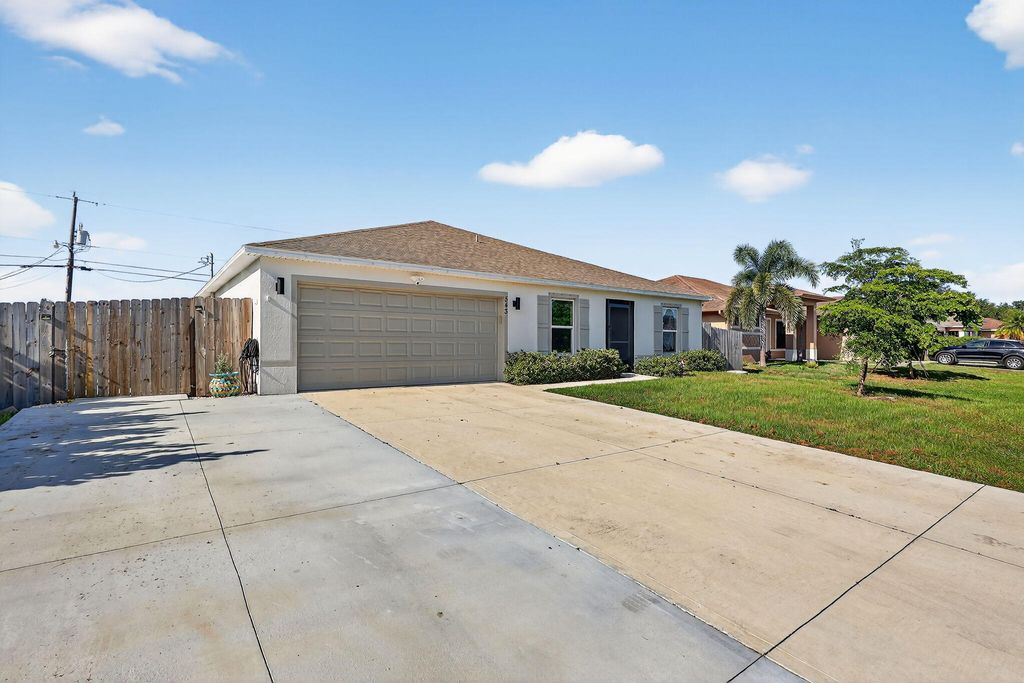 Photo of 543 SW Kabot Avenue, Port Saint Lucie, FL 34953 (MLS # R11120393)