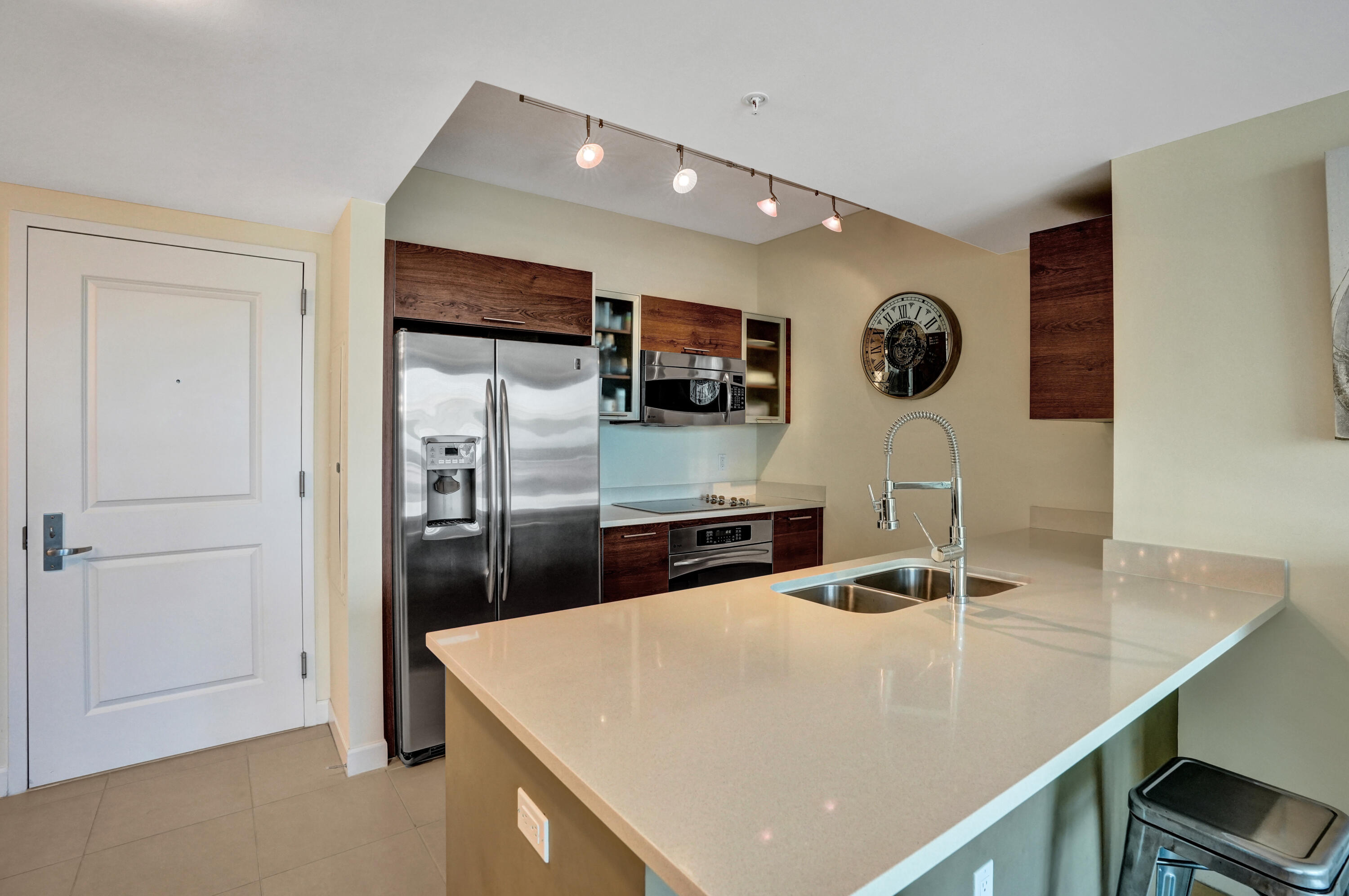 CITY PALMS CONDO - Residential Lease