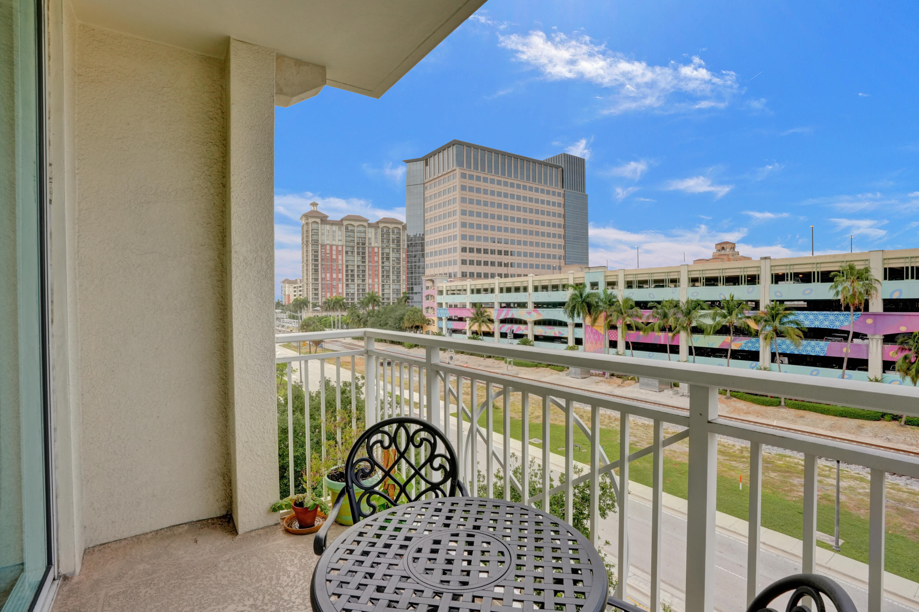 CITY PALMS CONDO - Residential Lease